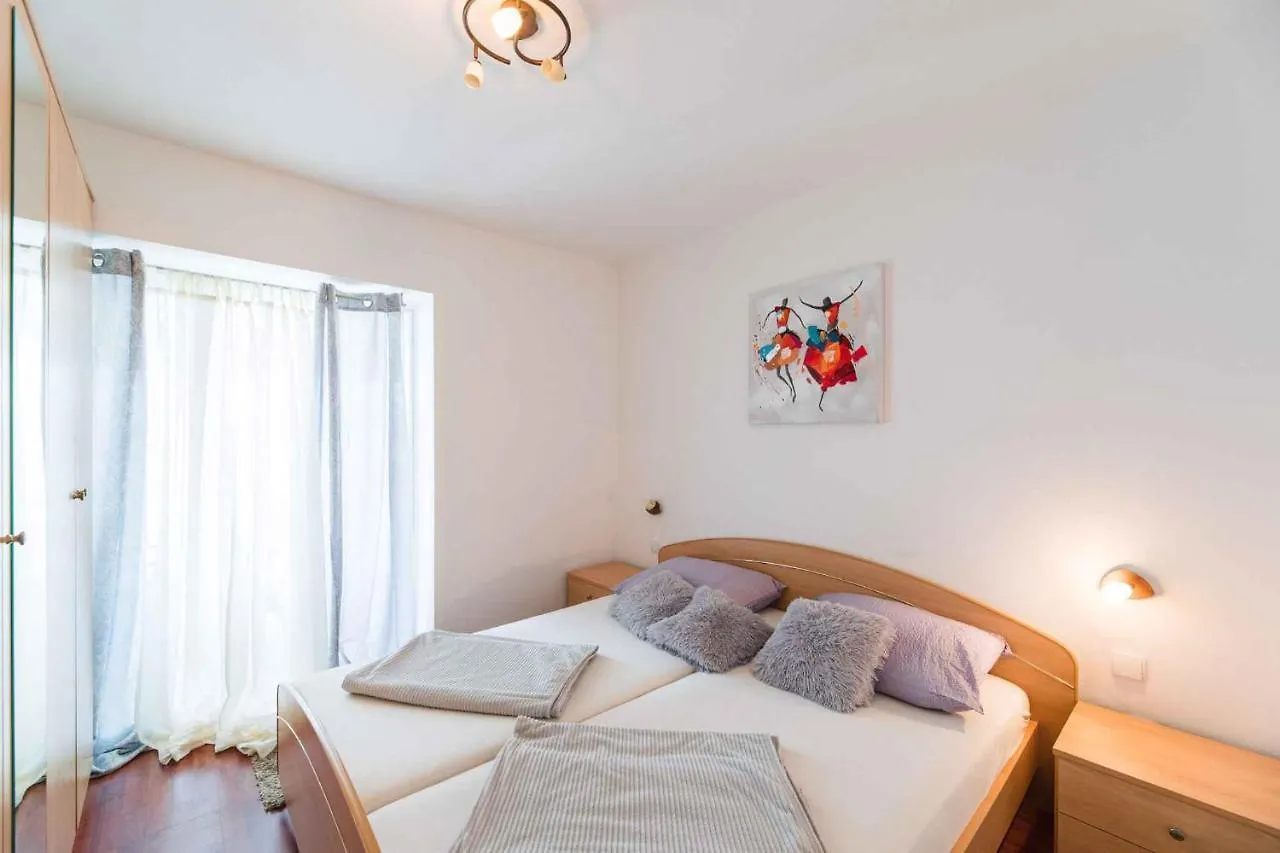 Apartments In Crikvenica 39424